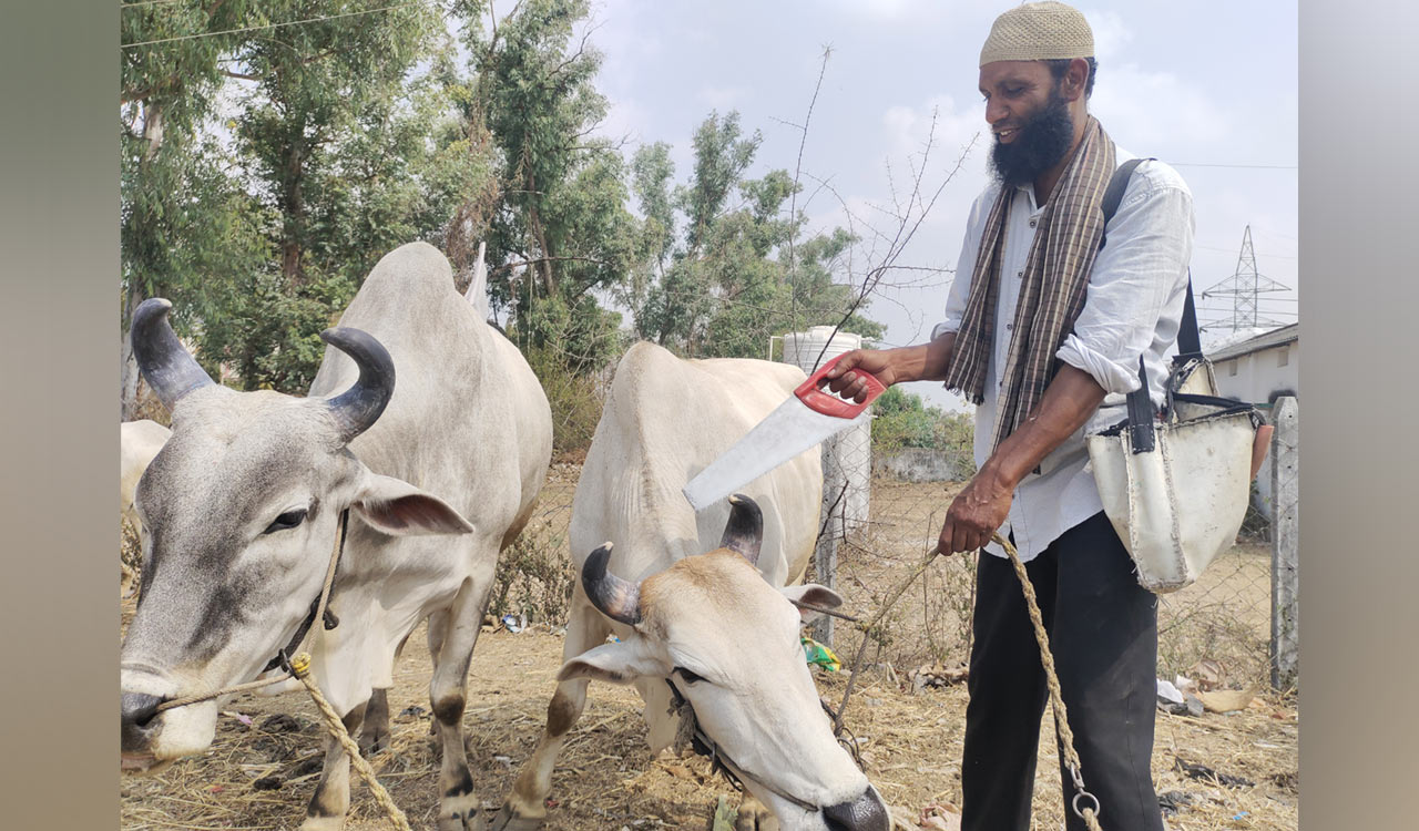 Adilabad: This 45-year-old man ekes out a living by sharpening horns