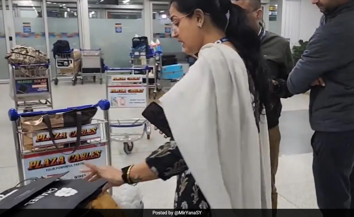 After "Safe In India" Speech, Kashmiri Journalist vs Customs Over Bag Scan