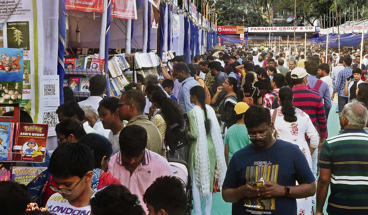 Hyderabad’s 36th National Book Fair honours Gaddar