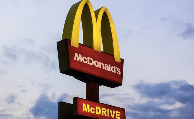 US Man Sues McDonald's After Claiming Cheese On Burger Almost Killed Him