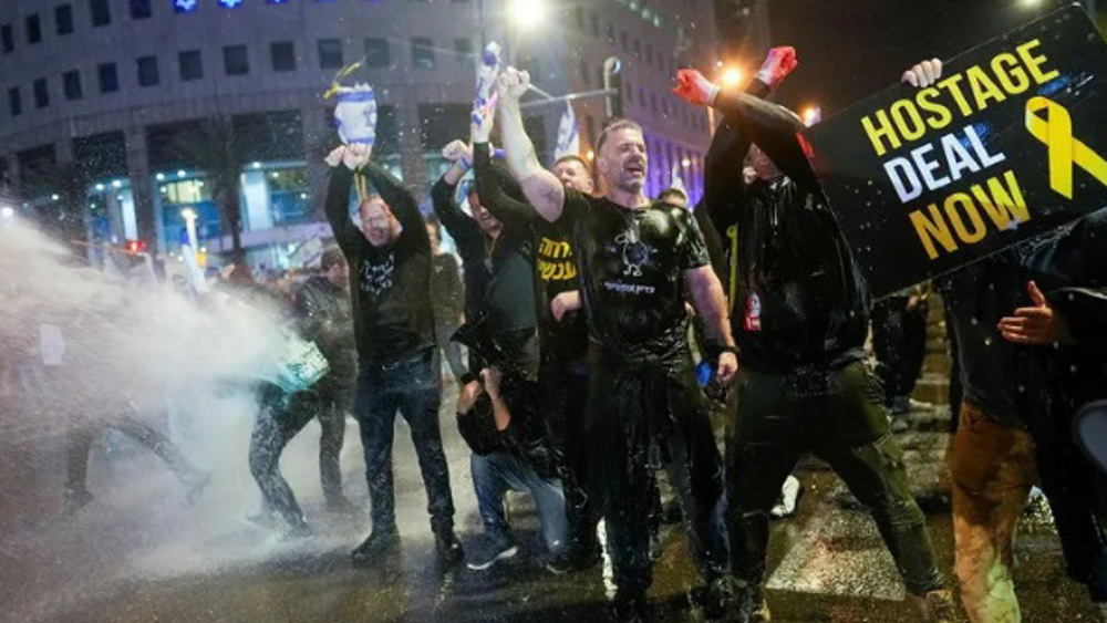 Israel police deploy water cannons against anti-Netanyahu protesters