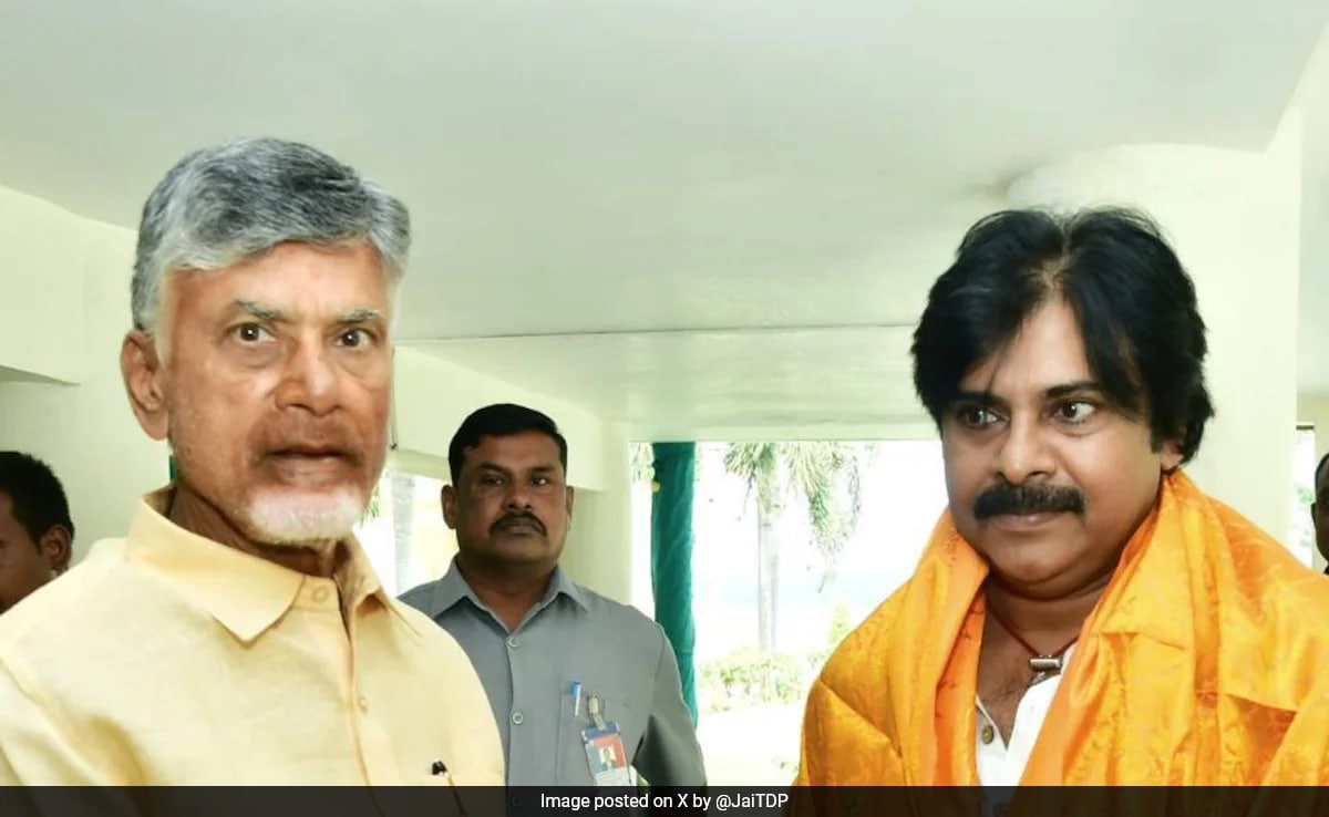 Pawan Kalyan Meets TDP Chief Chandrababu Naidu At His Amaravathi Home