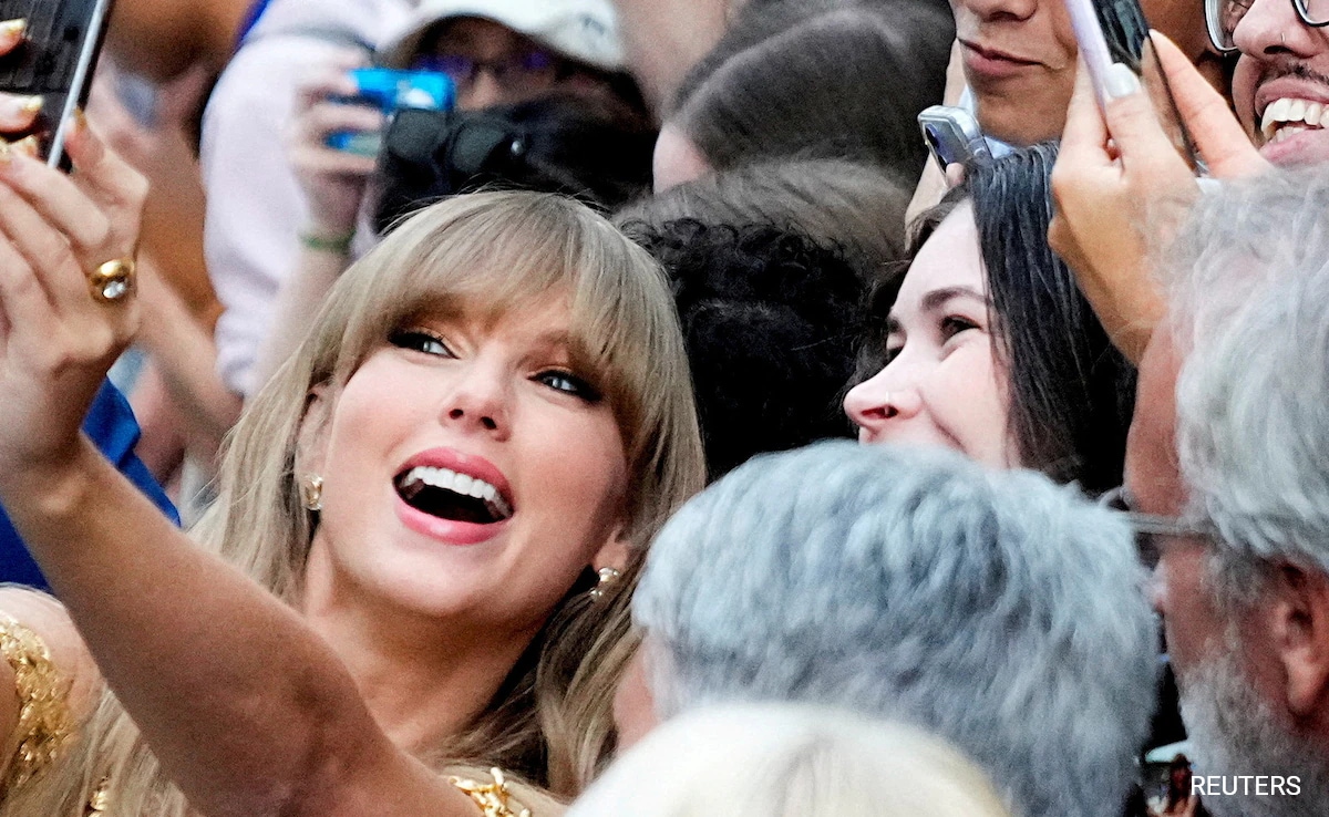 16-Year-Old Taylor Swift Fan Dies En Route To Pop Star's Australia Concert