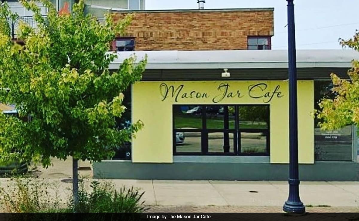 "Business Decision": Eatery Fires Staff Who Got $10,000 Tip On $32.43 Bill