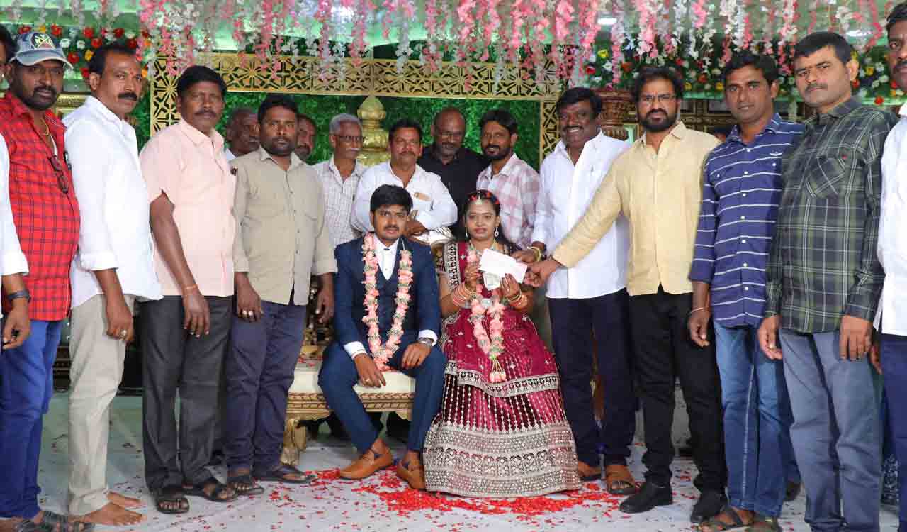 Mechanics body extends assistance to newly-wed couple in Khammam