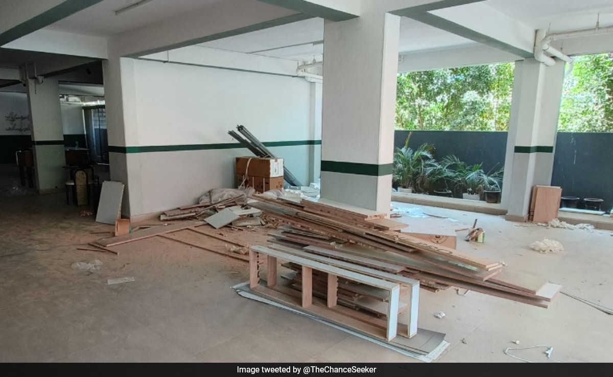 Man Finds Hotel He Booked Is Under Renovation, MakeMyTrip And OYO React