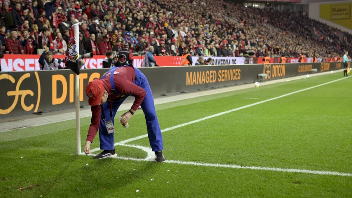 Leverkusen vs Bayern Bundesliga Game Delayed Due To Fan Protests