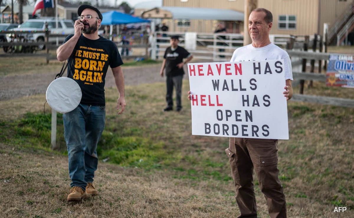 "Take Our Border Back": Protests In Texas Against Migrant "Invasion"