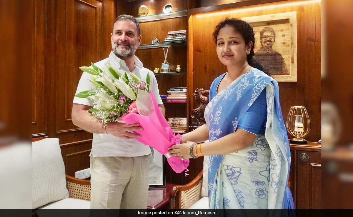 Rahul Gandhi Meets Hemant Soren's Wife At Ranchi Maidan During Yatra