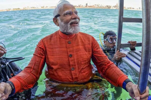 PM Modi dives into sea to perform underwater puja in submerged ancient Dwarka