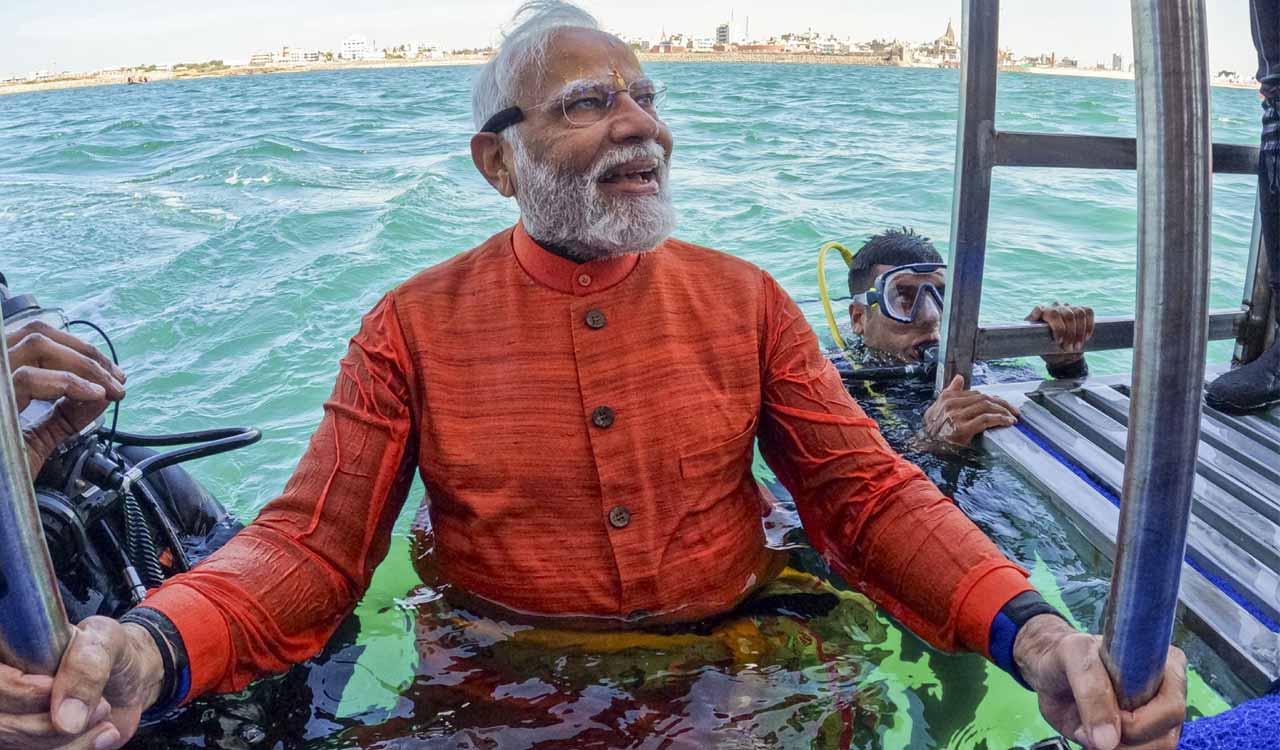 PM Modi dives into sea to perform underwater puja in submerged ancient Dwarka