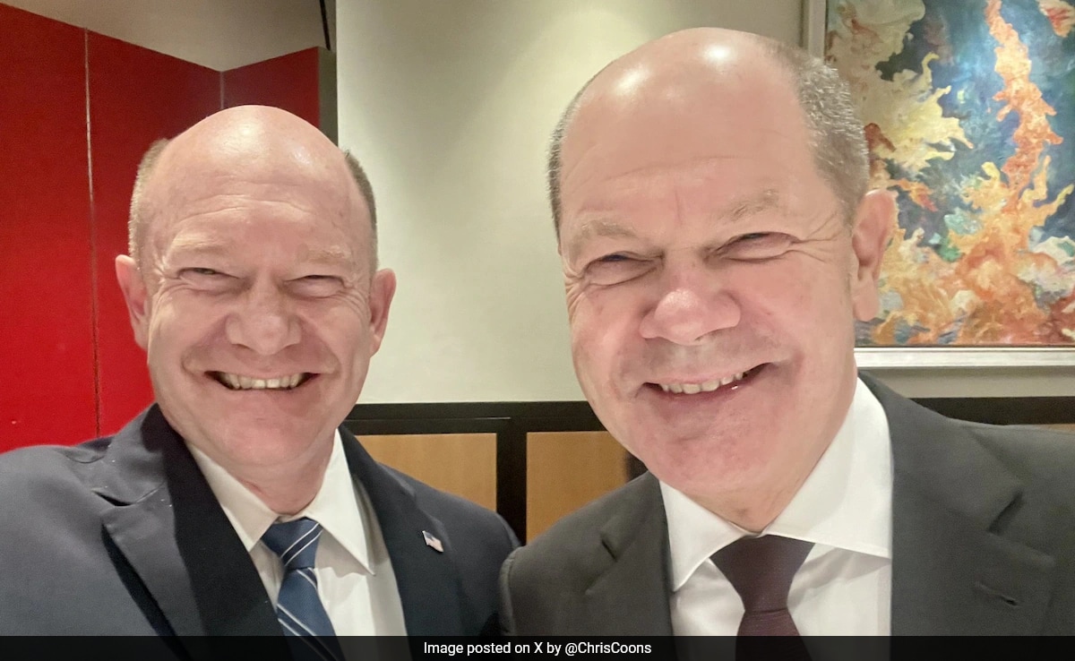 "Who Is Who?": German Chancellor Meets "Doppelganger" US Senator. See Pics