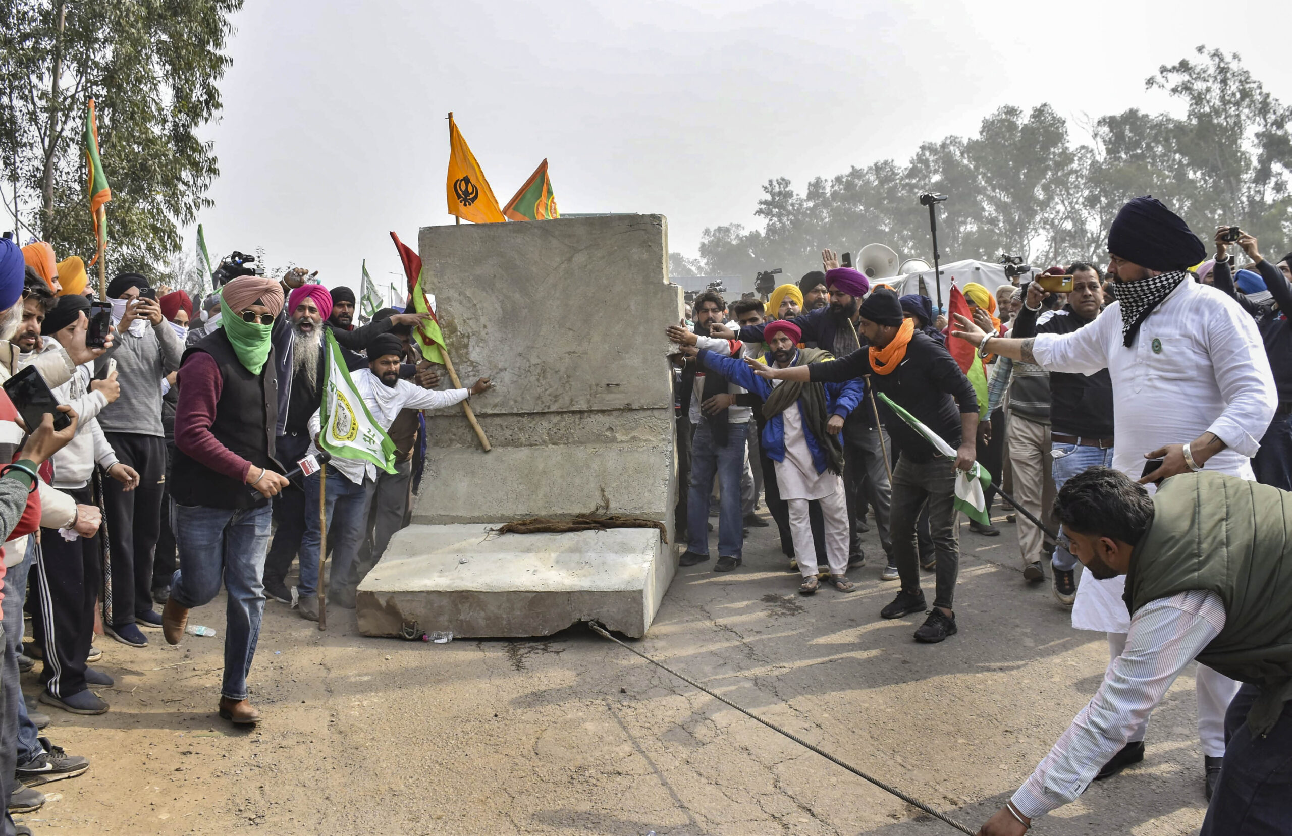 Video: Protesting Farmers Throw Barriers From Flyover, Face Water Cannons