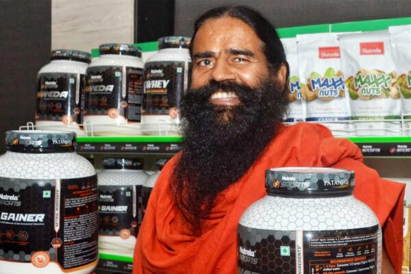 Patanjali advertising case: SC asks Ramdev, Balkrishna to appear before it