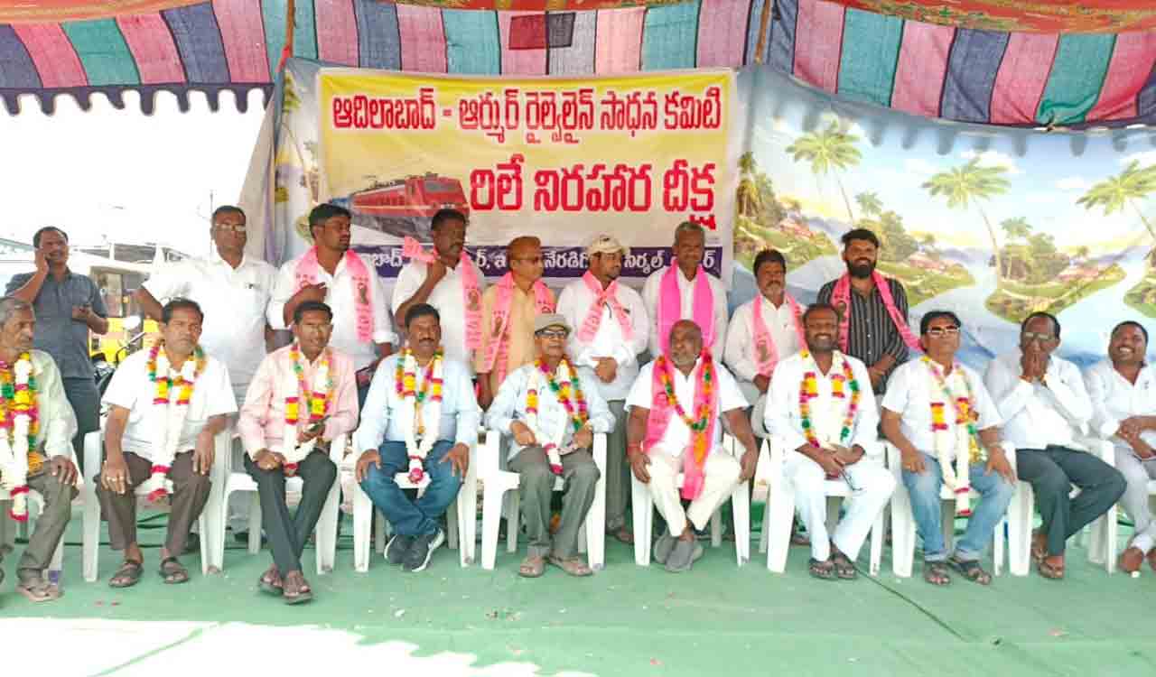 Adilabad: Jogu Ramanna extends solidarity to strike for railway line