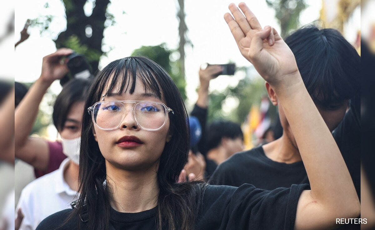 Thai Activists Arrested For Honking, Trying To Overtake Royal Motorcade