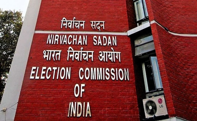 Supreme Court Registry Gives Sealed Cover Electoral Bonds Data To Poll Body