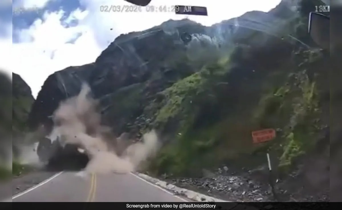 Video: Moment When Huge Boulders Crush Moving Trucks In Peru