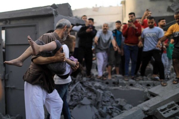 Israeli airstrikes destroy Palestinians houses across Gaza