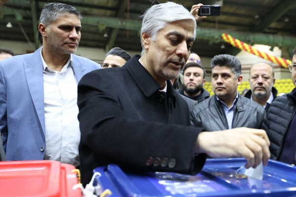 Iranian sports authorities cast their ballots