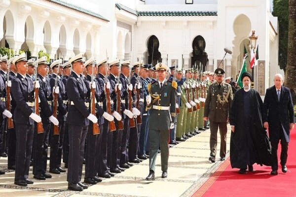 VIDEO: President of Algeria receives Iran's president