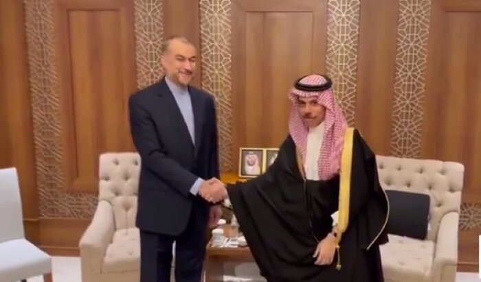 VIDEO: Iran FM meets Bin Farhan in Jeddah