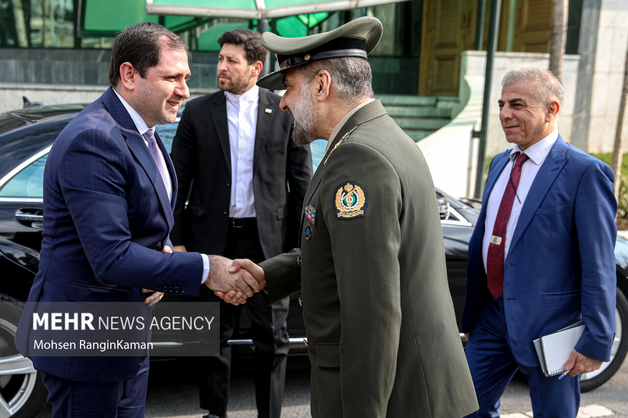 Iran's defense minister meets Armenian counterpart in Tehran