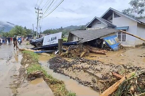 At least 19 killed, 7 missing in flash floods in Indonesia