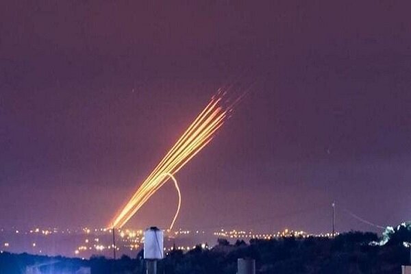 Syrian air defense confronts Zionists' aggression on Damascus