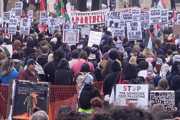 Hundreds blast war outside Israel embassy in Washington