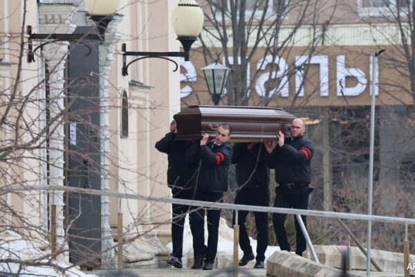 Thousands Gather For Alexei Navalny's Funeral Despite Arrest Warning