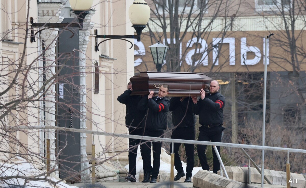 Thousands Gather For Alexei Navalny's Funeral Despite Arrest Warning