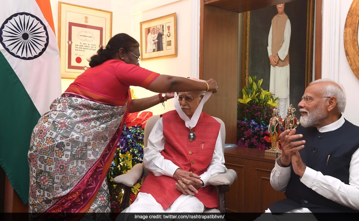 President Confers Bharat Ratna On LK Advani With Veep, PM In Attendance