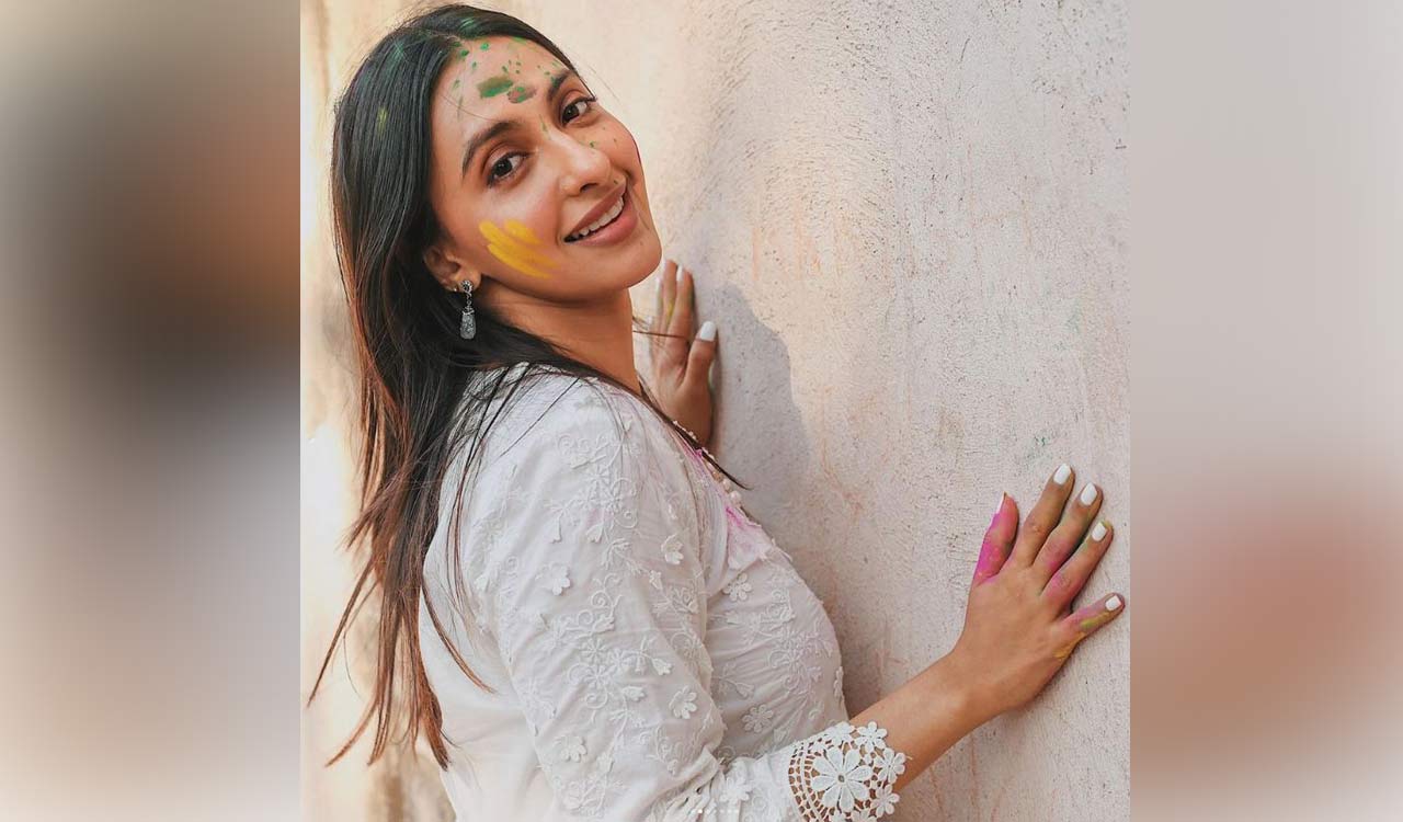 Akansha Ranjan Kapoor plans on playing Holi with organic colours