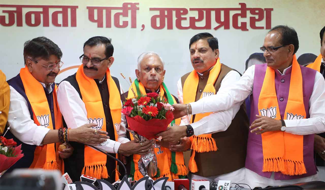 In major blow to Congress ahead of LS polls, former Union Minister Suresh Pachouri joins BJP