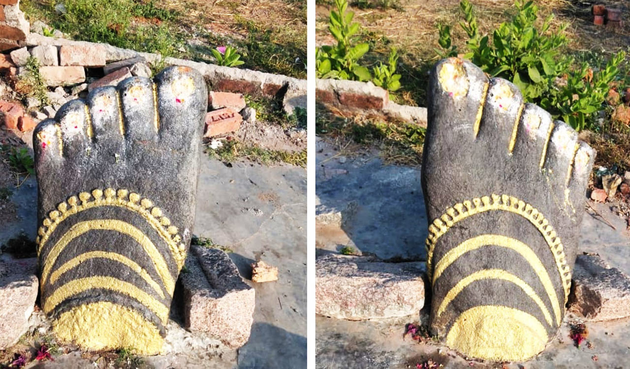 Jain Tirthankara feet discovered in Telangana’s Bichkunda