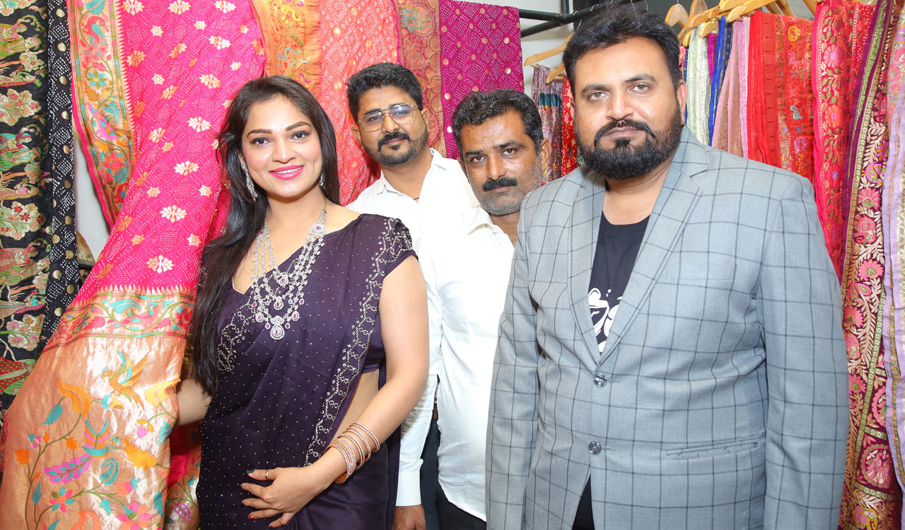 Hyderabad: Bigg Boss Telugu fame Ashwini Sree inaugurates D sons patola art exhibition