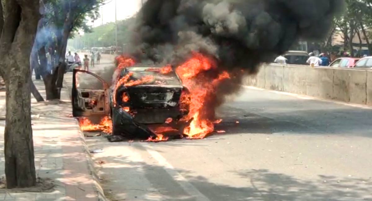 Car gutted in fire mishap in Jagtial