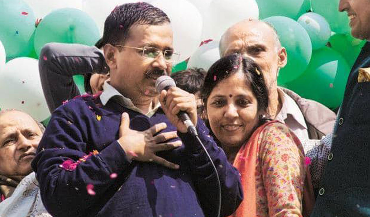 Delhi CM Arvind Kejriwal’s wife to hold press conference at noon