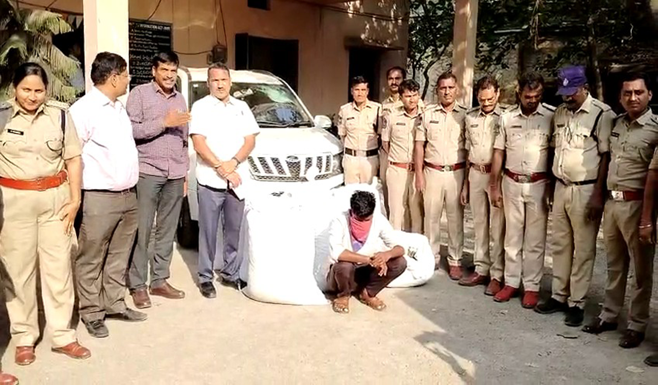 Excise officials seize 220 kg of ganja at Muthangi