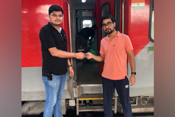 Ham operators come to rescue of patient on train, provide medicine