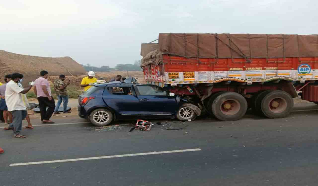 Hyderabad: Newlywed couple among 5 killed in road accident in AP