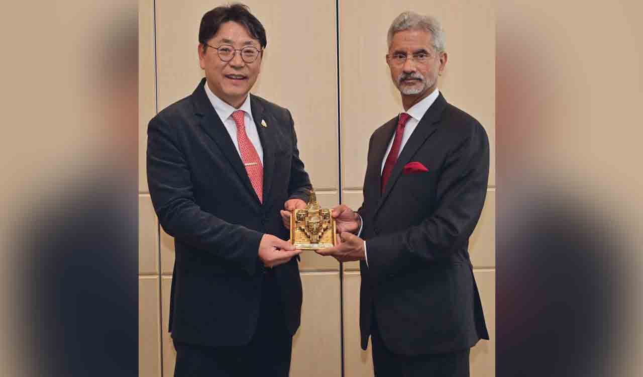 EAM Jaishankar meets Mayor of Korean city with Ayodhya connect