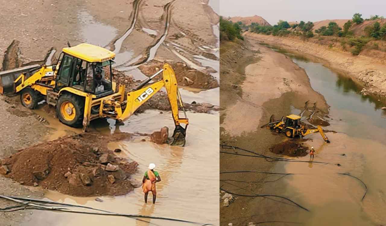 Karimnagar: Amid water shortage, farmers dig pits in canal to draw groundwater