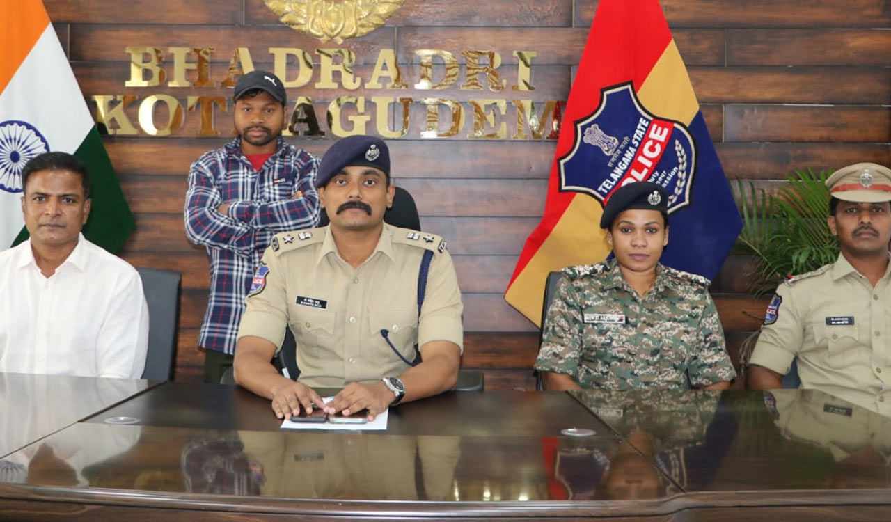 Maoist carrying Rs 4 lakh reward surrenders to police in Kothagudem