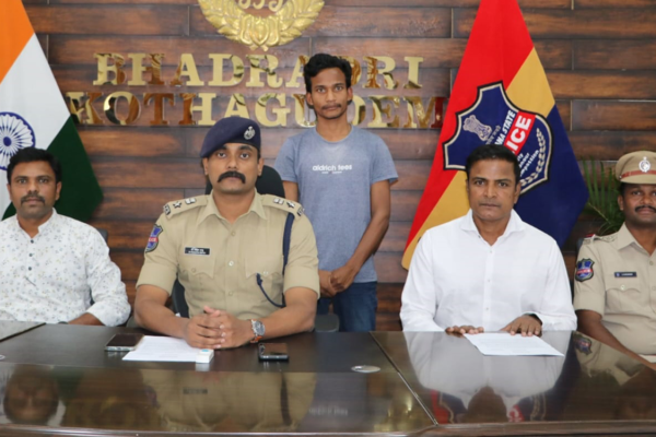 Maoist dalam member surrenders in Kothagudem