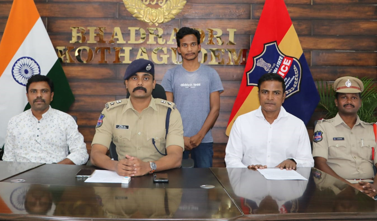 Maoist dalam member surrenders in Kothagudem