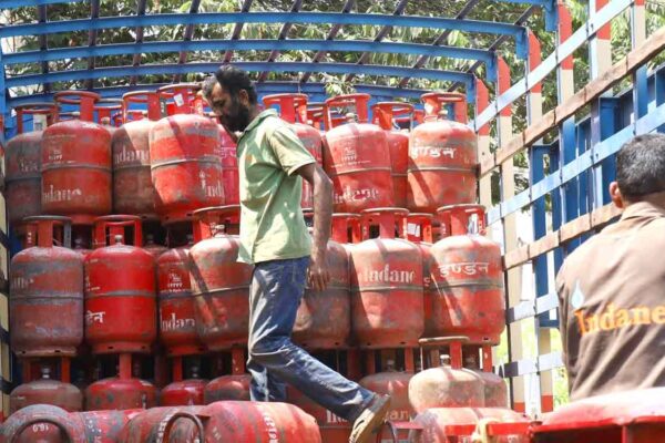 Oil Companies hike commercial LPG cylinder prices from March 1-Telangana Today