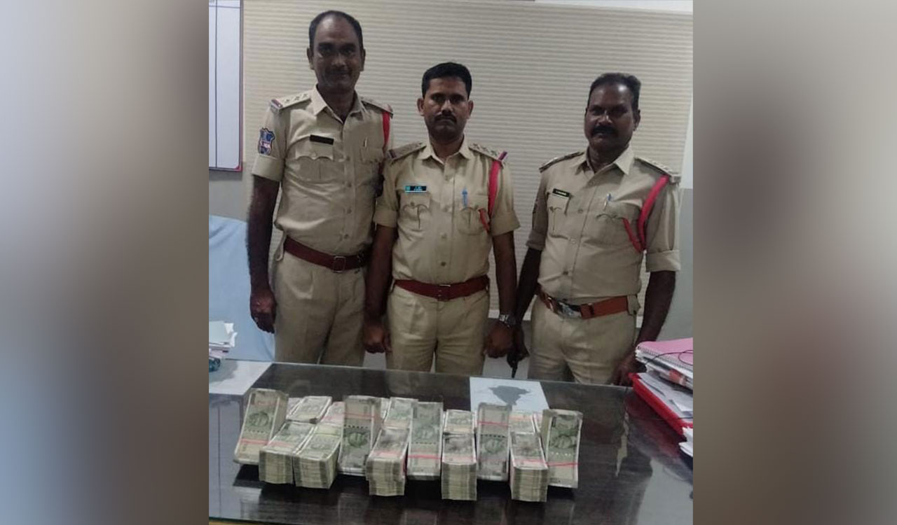 Siddipet police seize Rs 50 lakh of unaccounted cash