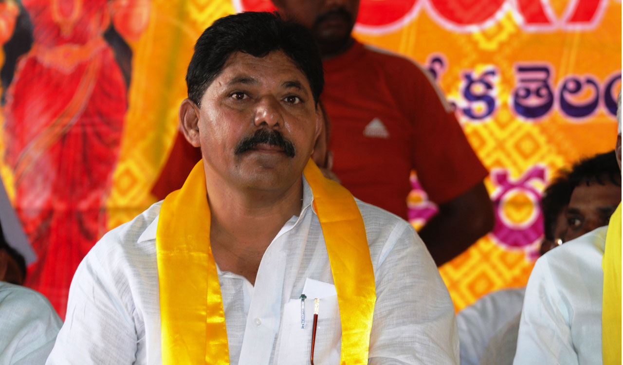 Ramesh Rathod likely to turn BJP rebel